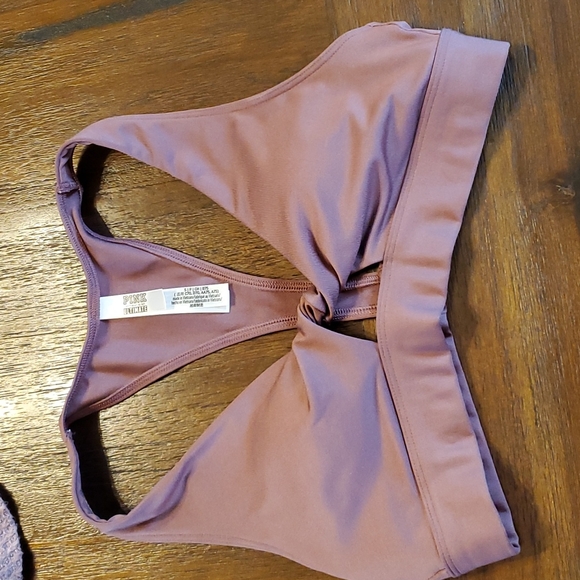 Victoria’s Secret Ultimate Lightly Lined Twist Front Sports Bra